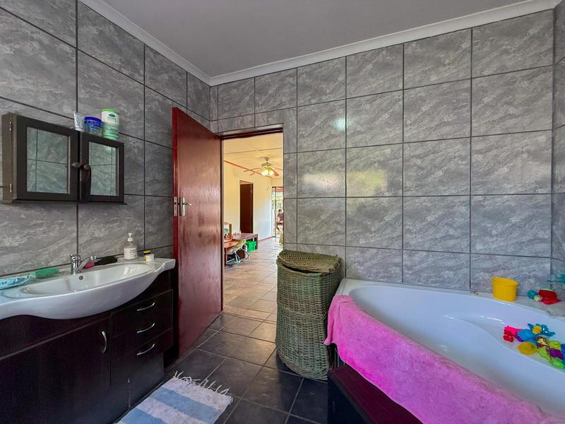 6 Bedroom Property for Sale in Denneoord Western Cape